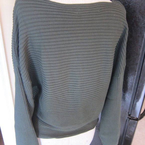 NEW HUDSON gorgeous forest green sweater size MEDIUM - Picture 3 of 4